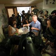 A man voting (Lluís Brunet i Palou)