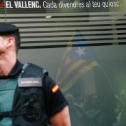 Guàrdia Civil during the searches at the headquarters of «El Vallenc» (Beth Magre)