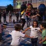 Dans la cour d'une école, la veille du 1er octobre (Pep Masip)