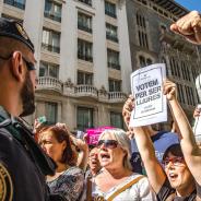 20.09.2017. Barcelona, Via Laietana. Spontaneous gathering in front of the Foreign affairs delegation. (Paco Freire)